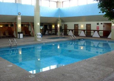 Econo Lodge Inn & Suites - photo 7