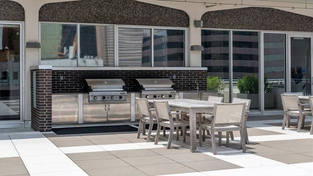 Stunning 2Br 2Ba W Sky Pool Lounge Cozysuites - photo 15