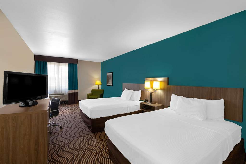 La Quinta Inn & Suites by Wyndham Midland North - photo 14