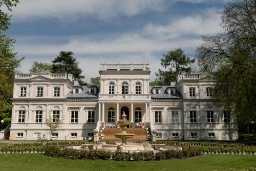 Palac Chojnata - last minute hotel in Biala Rawska