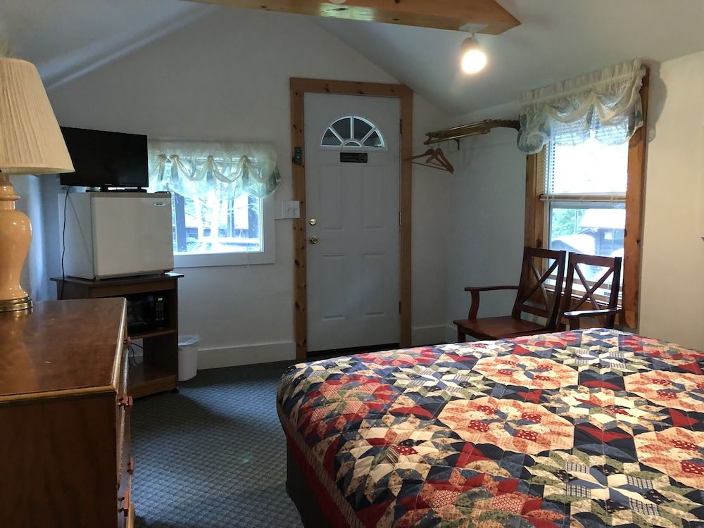 The Lake George Bear's Den - photo 4