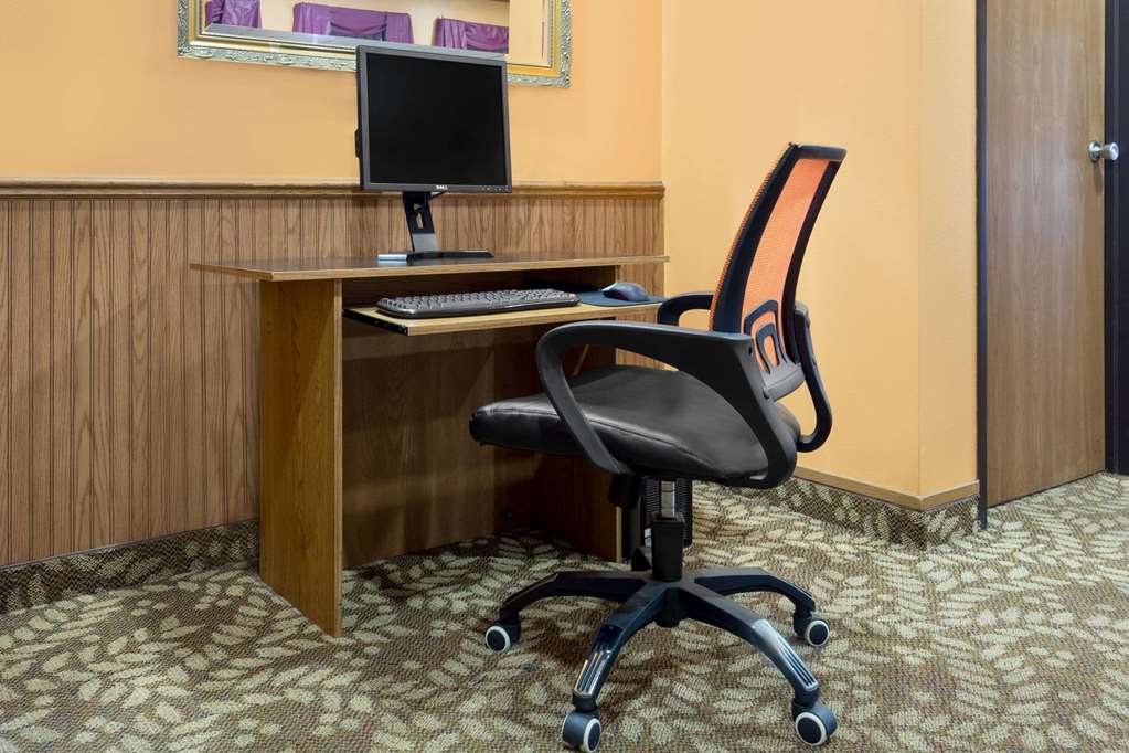 Super 8 by Wyndham Antigo - photo 16