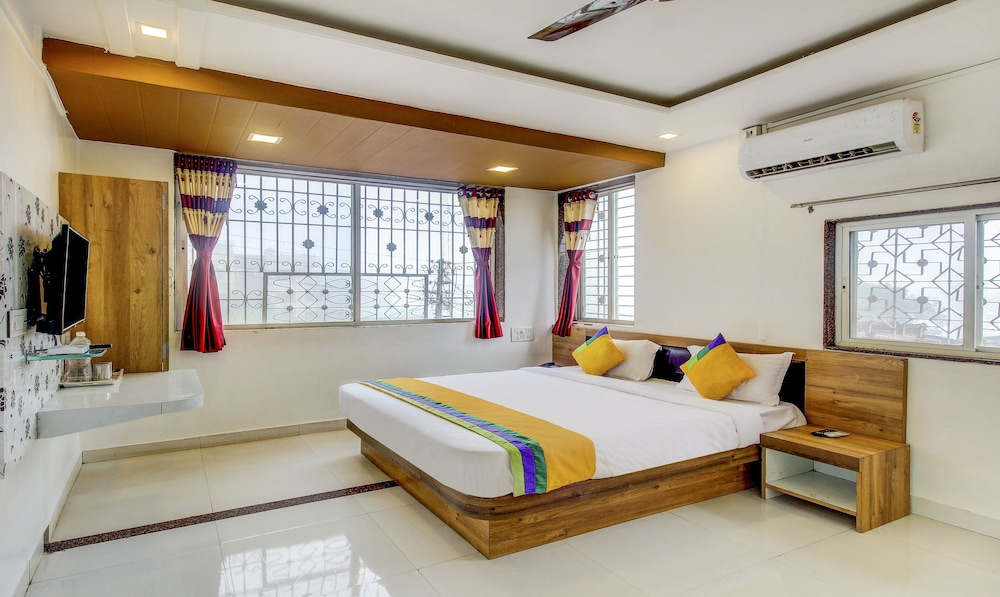 Treebo Trip Hotel Guru Krupa in Satara, India