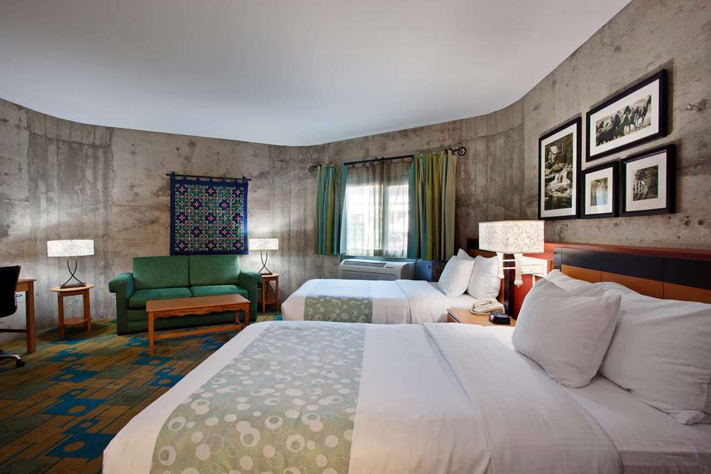 La Quinta Inn & Suites by Wyndham Irvine Spectrum - photo 14