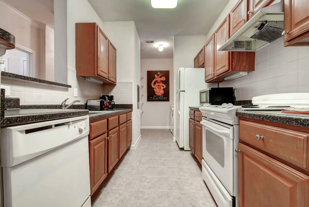 Global Luxury Suites at the Junction - photo 11
