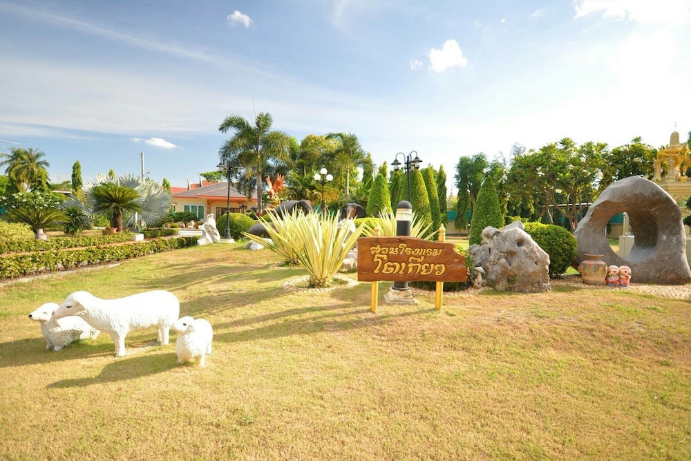 Tokyo Hotel — hotel in Lop Buri