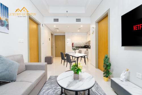 Elegant 2 BR with Canal & City Views Pool Amenities — 4-Star Luxury Hotel in Dubai, United Arab Emirates