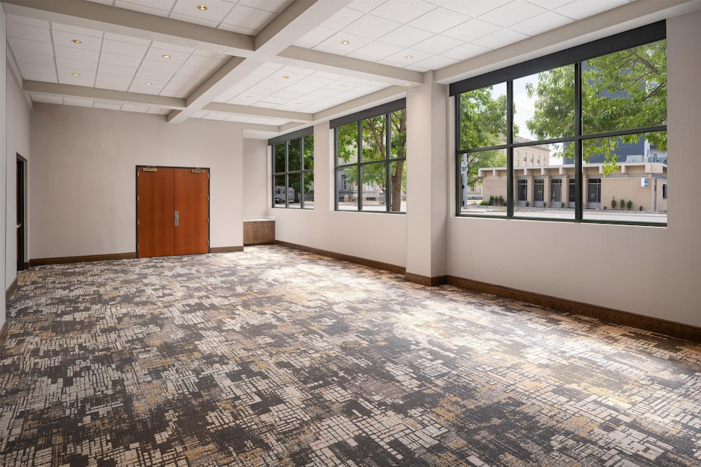 Embassy Suites Lincoln - photo 50