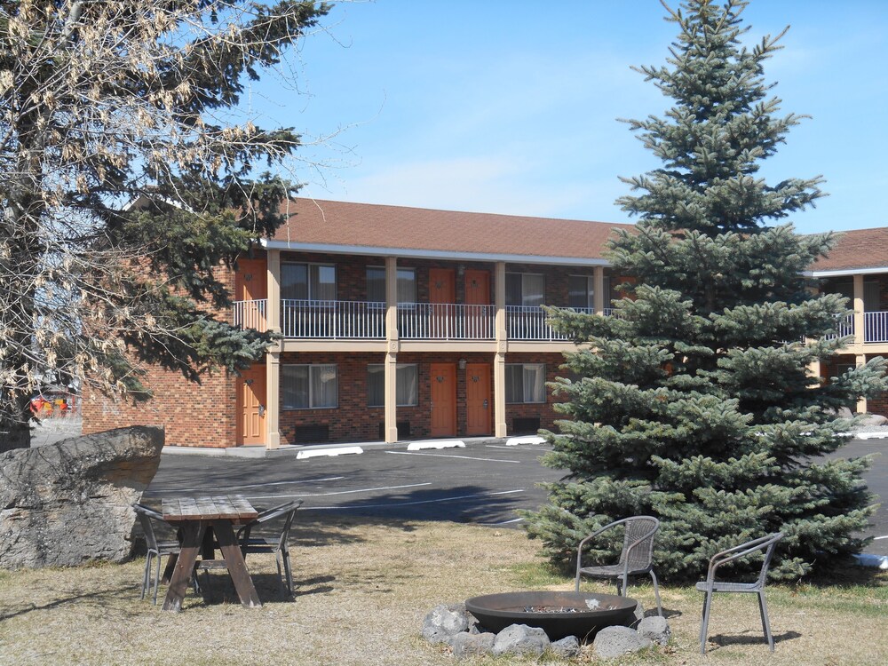 Henry's Fork Inn - photo 17