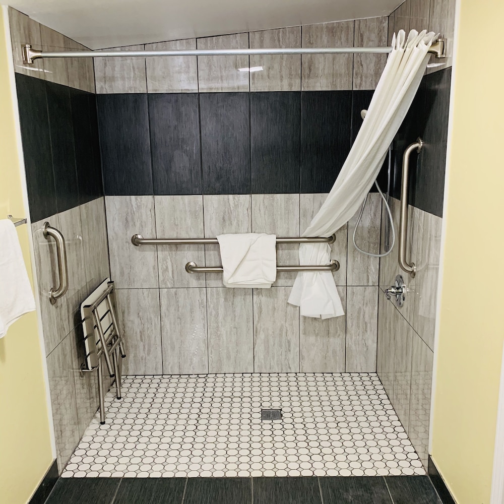 Central Coast Inn - photo 23
