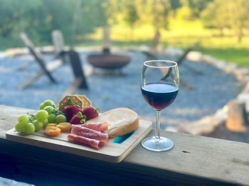 Yonah View King Beds Wine Country Bliss in Cleveland, United States