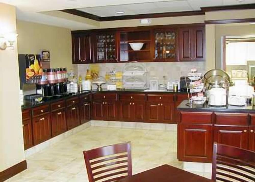 Hampton Inn & Suites Lafayette - photo 23
