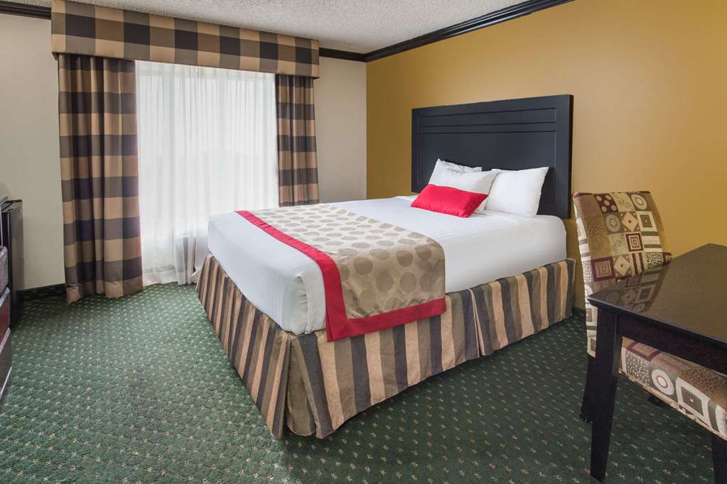 Ramada by Wyndham Ontario - photo 8