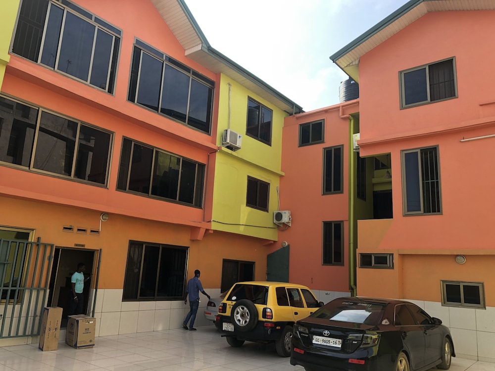 Ricardo's property - last minute hotel in Accra