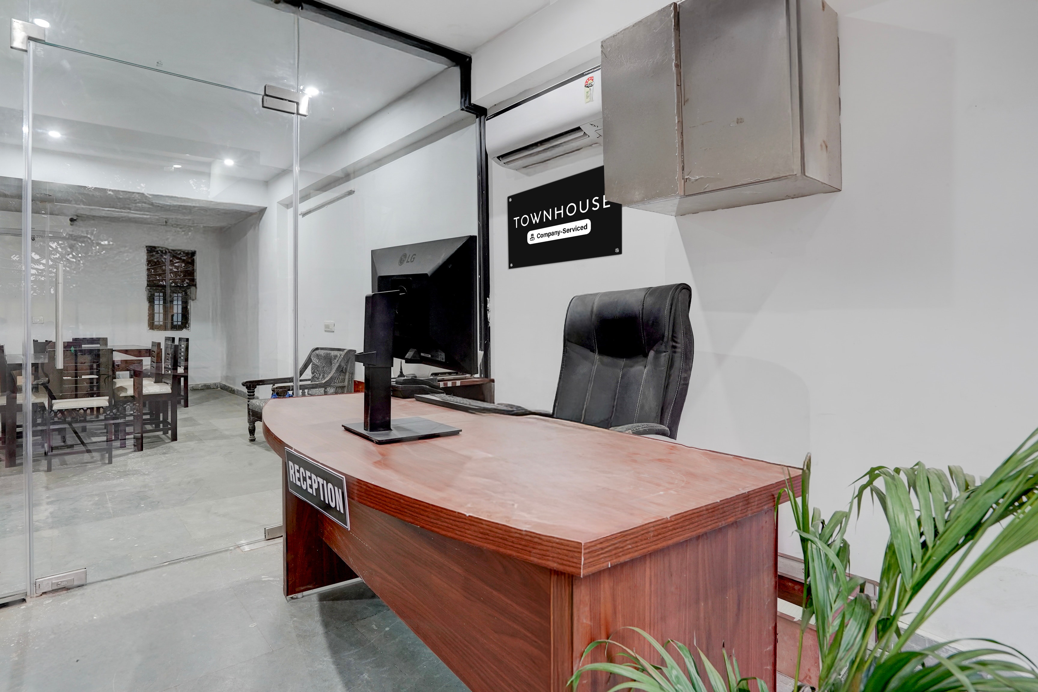 Super Townhouse Sector 46 Huda Market