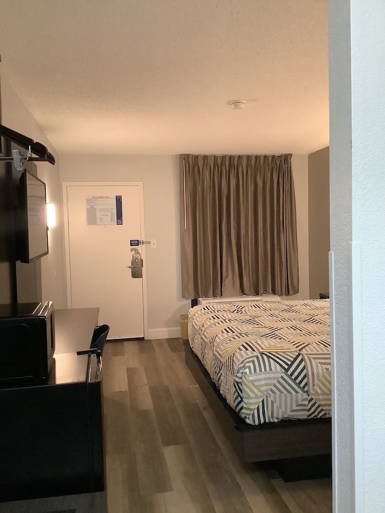 Motel 6 Memphis TN East - photo 12