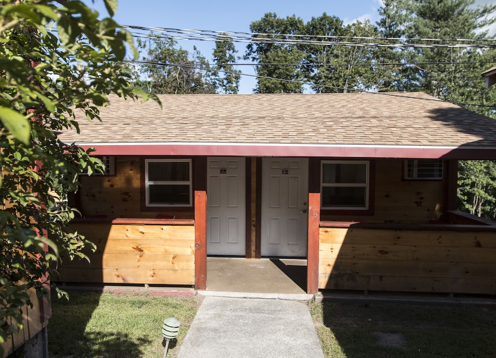 King Hendrick Motel - photo 25