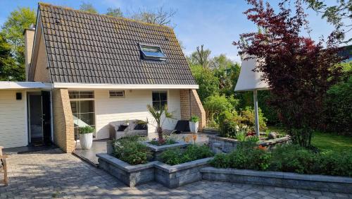 Lake House 74 luxury accommodation ir Sauna — 4-Star Luxury Hotel in Warmond, Netherlands