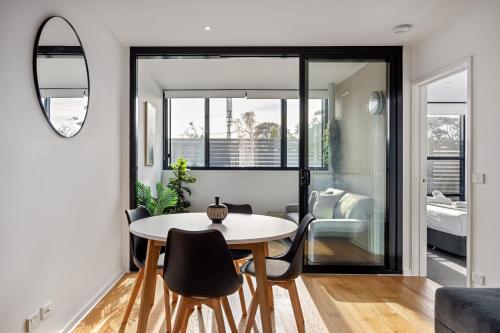 Wattle Beachside Apartment — 4-Star Luxury Hotel in Mccrae, Australia