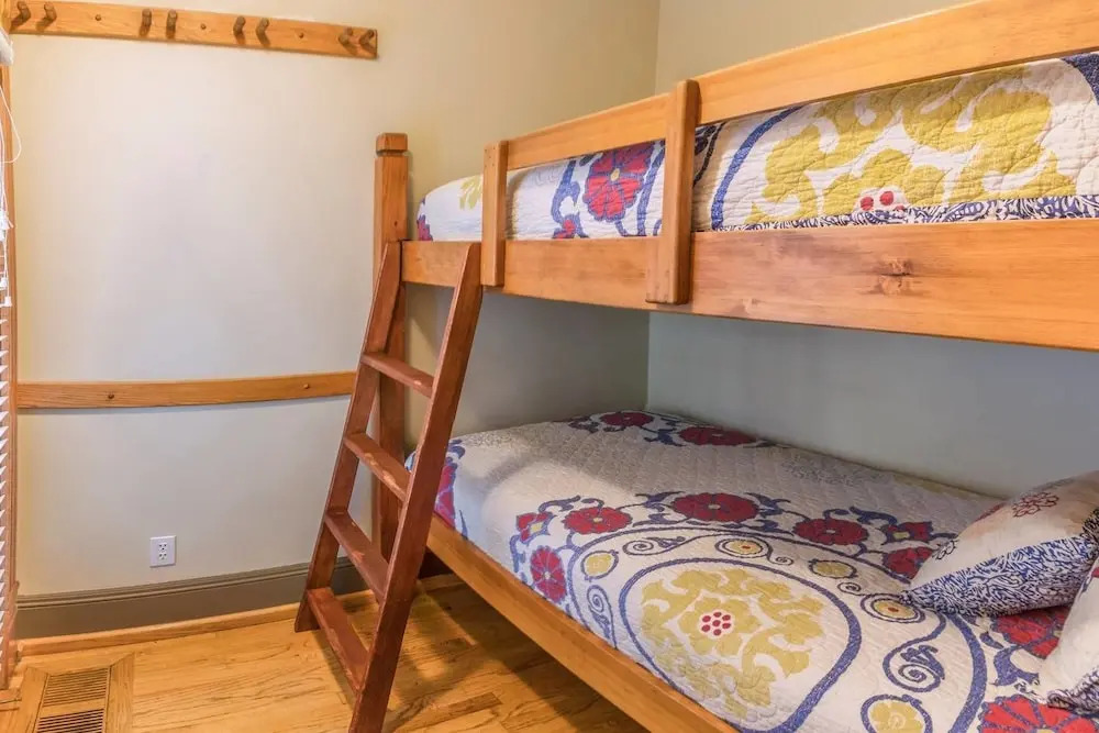 Oak Sherwin House 1.5 Blocks From OSF — 4-Star Luxury Hotel in Ashland, United States