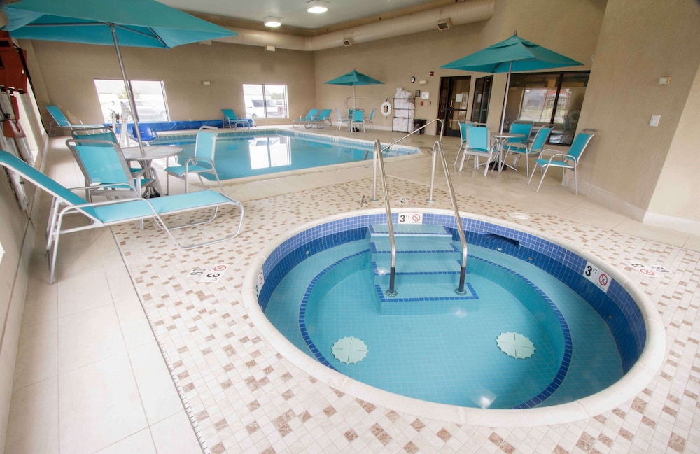 Hampton Inn South Haven - photo 28