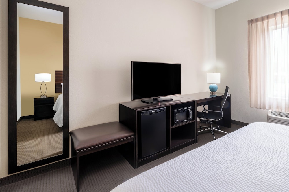 Garner Hotel Clarksville Northeast by IHG - photo 12