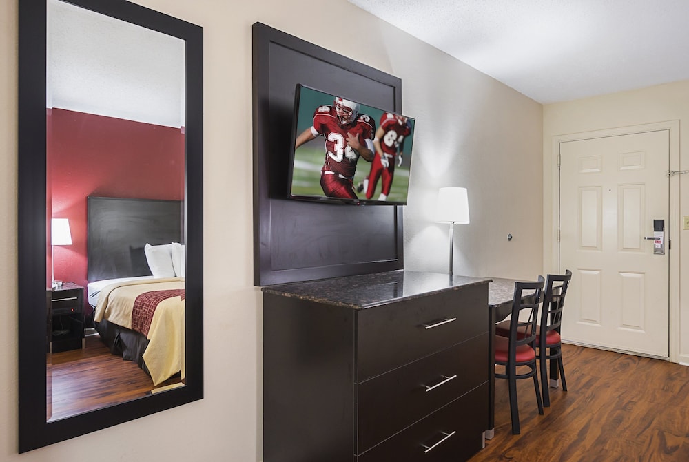 Red Roof Inn & Suites Scottsboro - photo 6