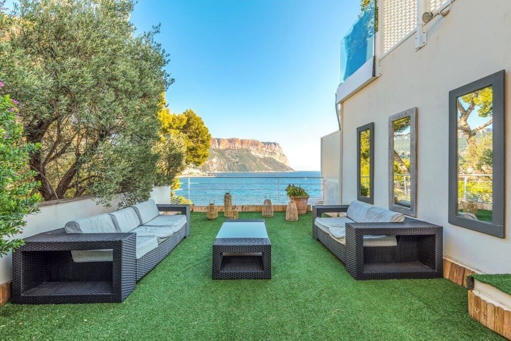 Hôtel de la Plage Mahogany in Cassis, France