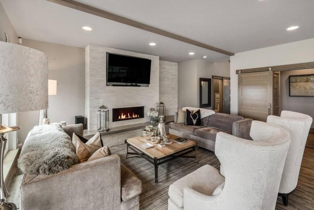Luxury Mountain View Townhome Rosa Way North in Bozeman, United States