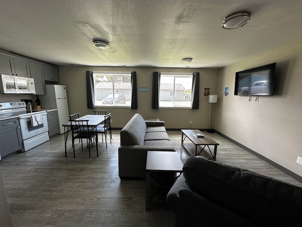 The Coastal Inn and Suites - photo 110