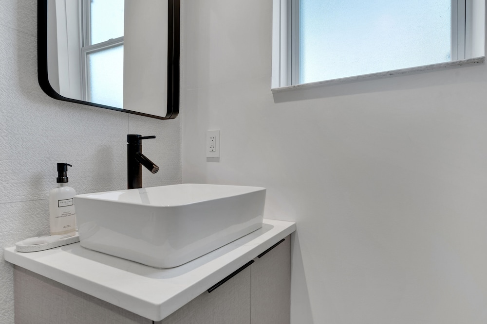 The St Laurent Social Club & Guest Rooms - photo 30