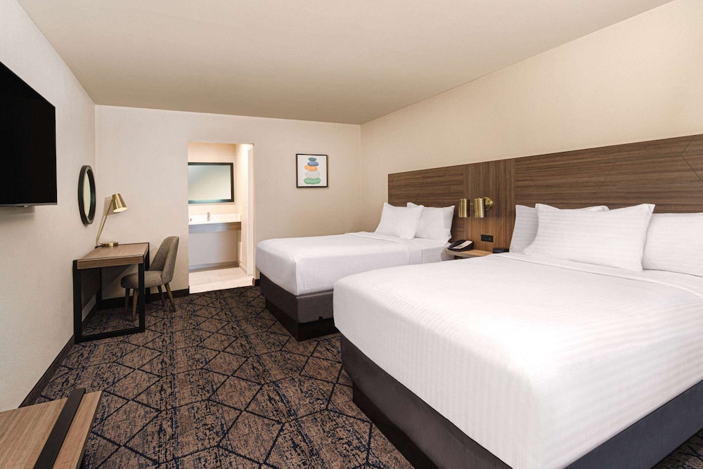Ramada by Wyndham Modesto Yosemite Area - photo 28