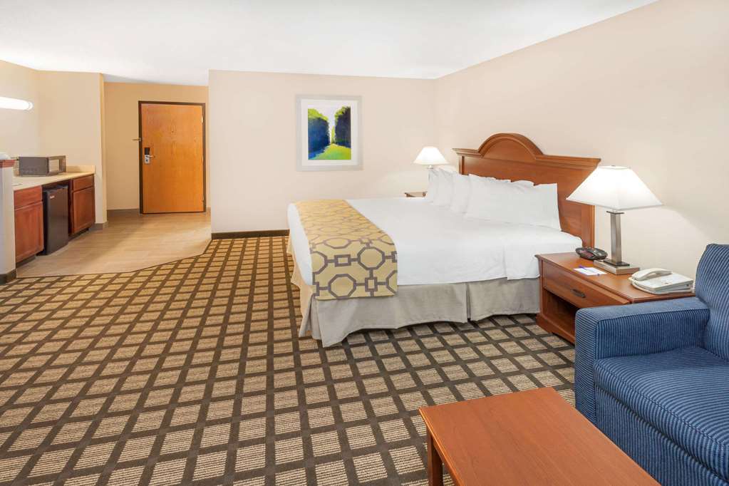 Baymont by Wyndham Galesburg - photo 13