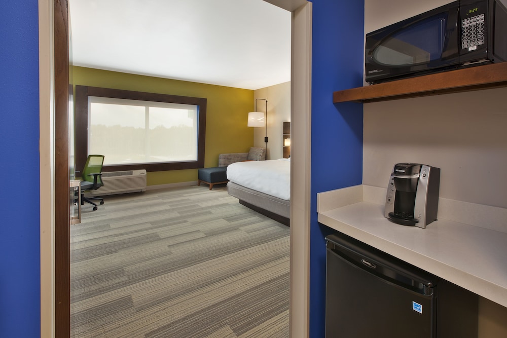 Holiday Inn Express & Suites South Hill by IHG - photo 15