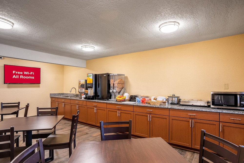 Red Roof Inn Des Moines - photo 27