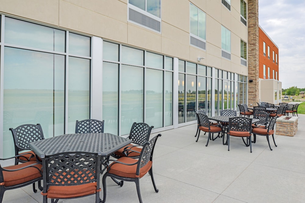 Holiday Inn Express & Suites Chadron by IHG - photo 21