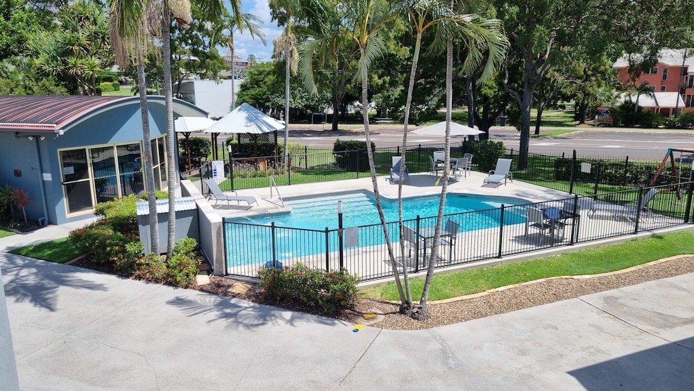 Rainbow Getaway Holiday Apartments — 4-Star Luxury Hotel in Rainbow Beach, Australia