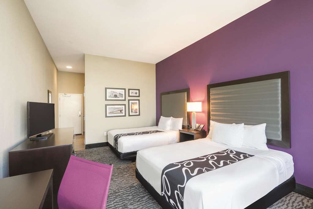 La Quinta Inn & Suites by Wyndham Memphis Downtown - photo 8