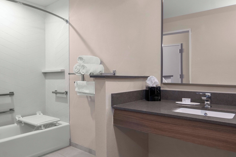 Fairfield Inn & Suites by Marriott Rocky Mount - photo 11