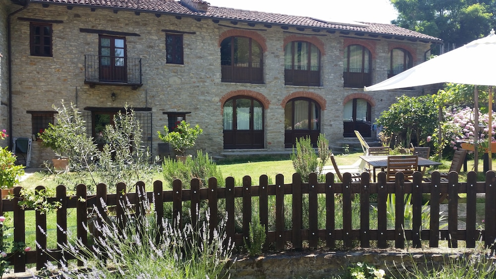 La Luna Buona — 4-Star Luxury Hotel in Vesime, Italy