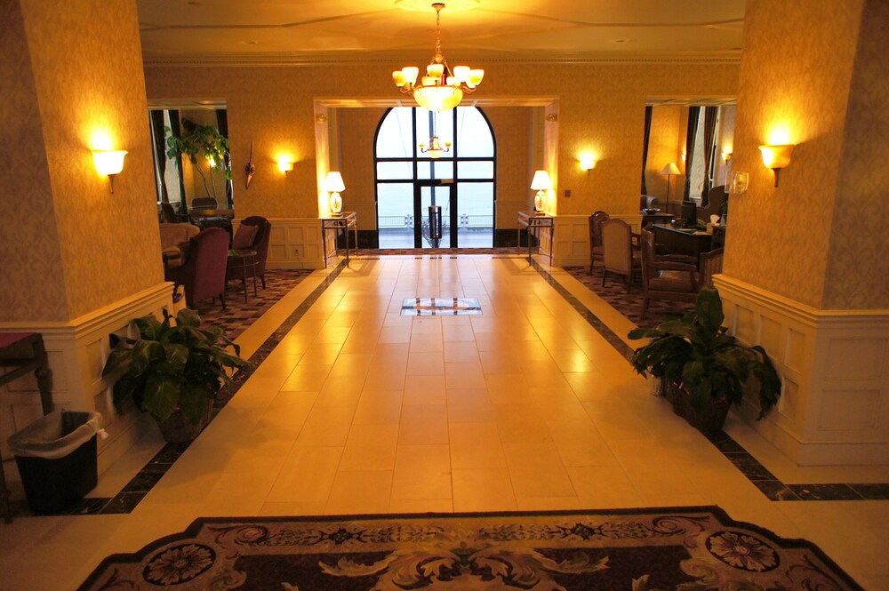 Roberts Riverwalk Urban Resort Hotel - photo 2