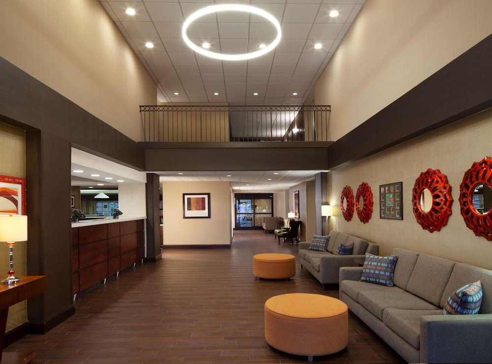 Hampton Inn Charleston Southridge - photo 3