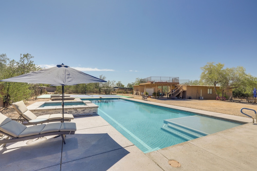 Oro Valley Retreat w Pool Spa & Rooftop Views - featured photo