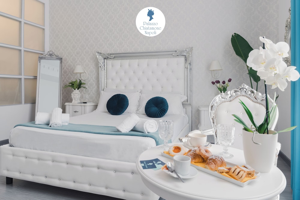 Palazzo Chiatamone - last minute hotel in Naples