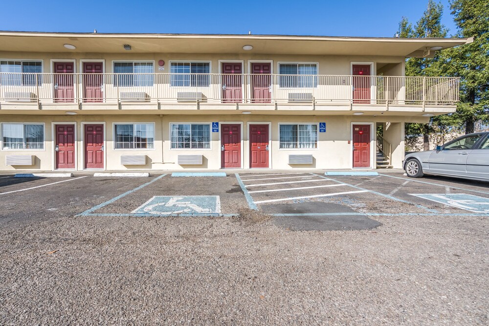 Americas Best Value Inn and Suites - photo 20