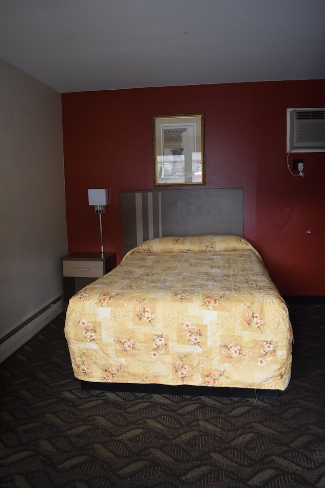 South Hills Motel - photo 28