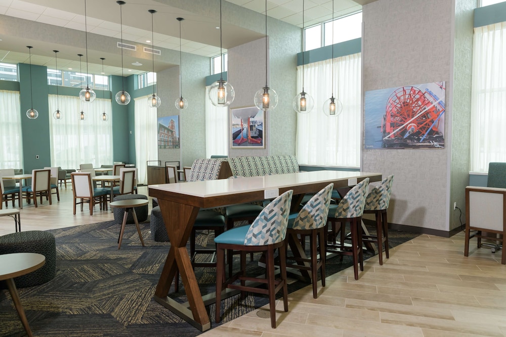 Hampton Inn & Suites Erie Bayfront - photo 3