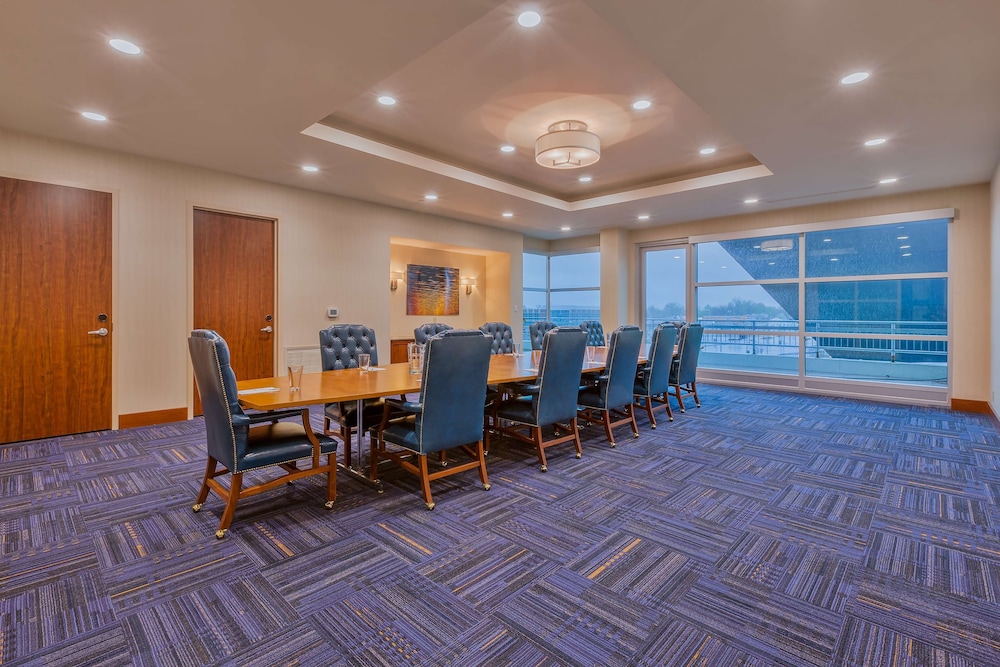Hampton Inn & Suites Downtown Owensboro Waterfront - photo 28