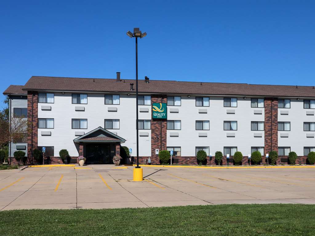Quality Inn & Suites Bloomington I 55 and I 74 - photo 2