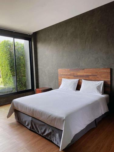 Boomresort - carbon neutral hotel in Ron Phibun